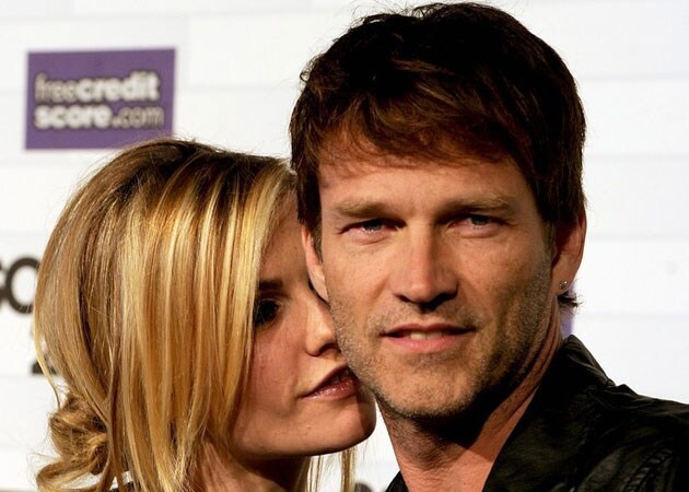 Anna Paquin pregnant with twins