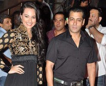 Salman, Sonakshi Most Searched Indian Celebs