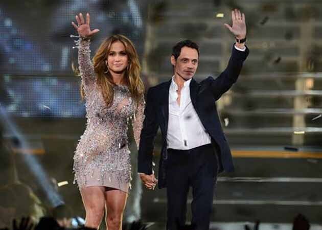 Jennifer Lopez reunites with Marc Anthony on stage