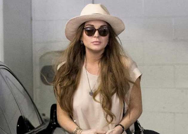 Lindsay Lohan banned from hotel for unpaid bill, says it's not her problem 