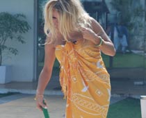 Pamela gorges on paranthas, cleans Bigg Boss house