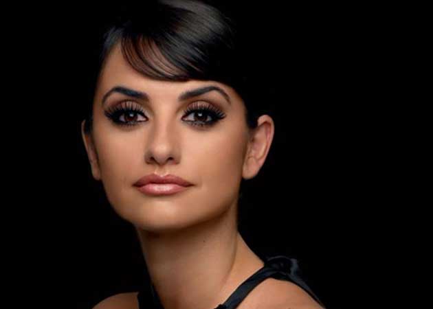 Penelope Cruz finds acting in English-language movies 'difficult'
