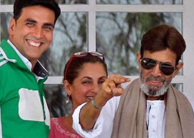 Rajesh Khanna is 'more than fine,' flashes the V sign 