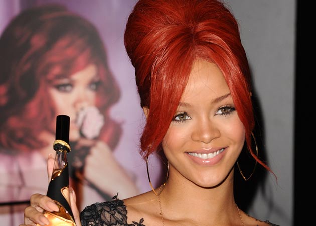 Rihanna unfollows ex-beau Chris Brown on Twitter 