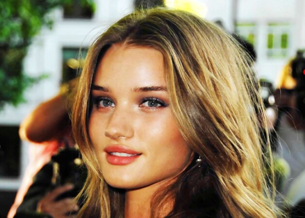 Rosie Huntington-Whiteley obsessed with vintage lingerie   