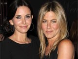 jennifer aniston celebrates engagement with best pal courteney cox