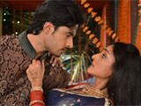 Consummation on small screen, again! pankaj-shriya-jhilmil.jpg