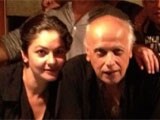 pooja bhatt keen to remake her father s i manzilein aur bhi hain i 