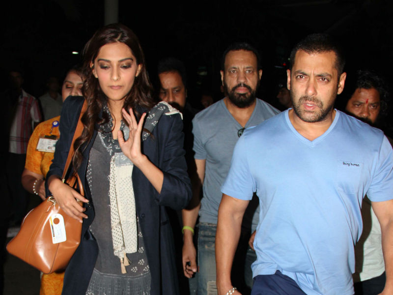 Star Gazing at the Airport: Salman, Sonam, Kajol, Kareena