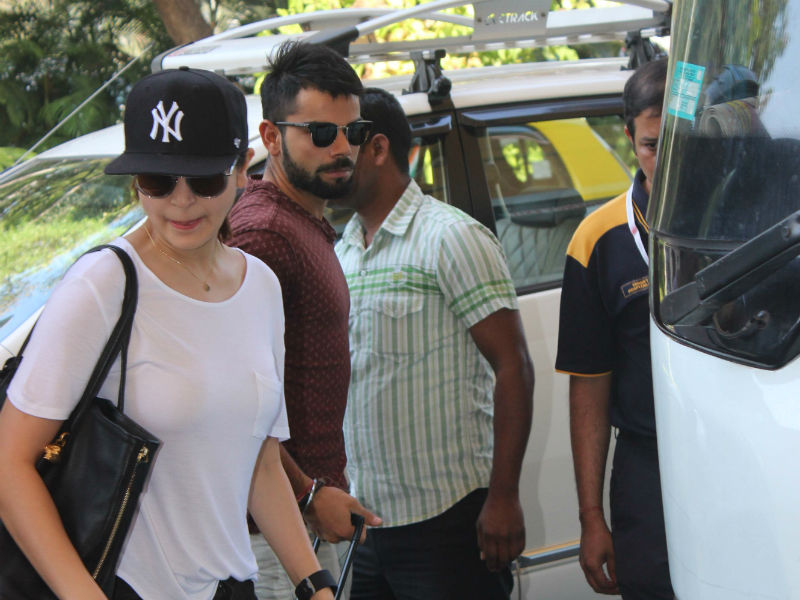 Anushka Sharma, Virat Kohli's Airport Talkies