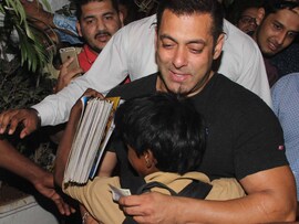 <I>Tu Jo Mila</i>: Salman and His Little Fans Are Adorable