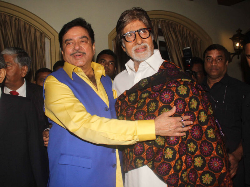 No <I>Khamoshi</i> Here: Big B Launches Shatrughan Sinha's Biography