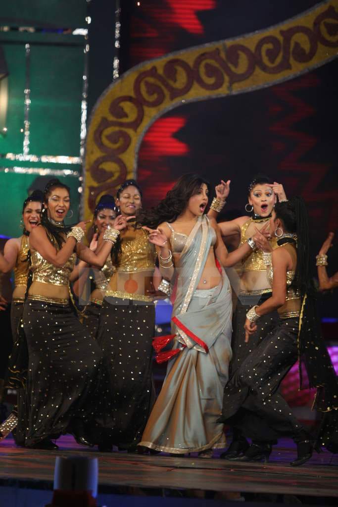 Ash Priyanka at Big Star Awards