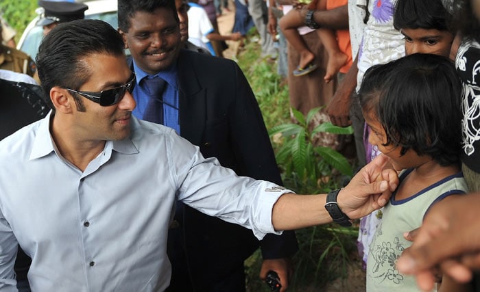 Salman, Jacqueline visit war-torn village in Sri Lanka