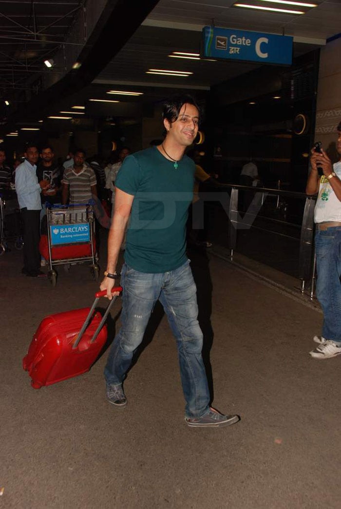 Stars leave for Colombo to attend IIFA