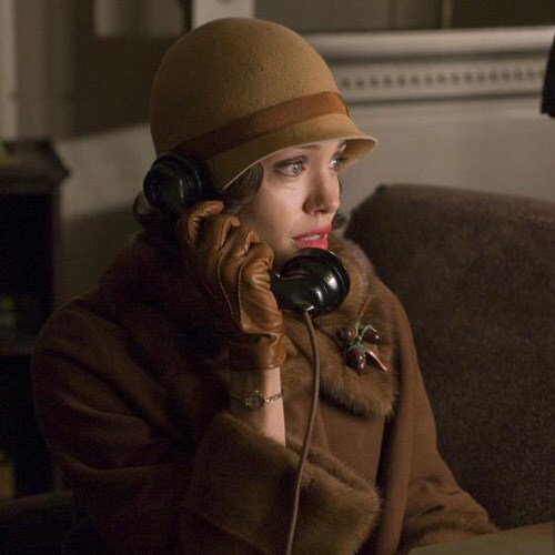 Women eyeing the Oscar