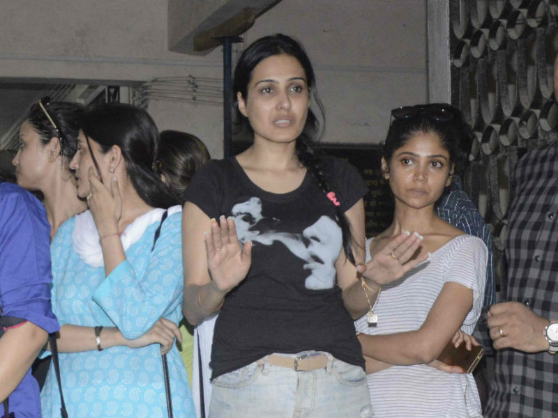 Kamya Punjabi, Ratan Rajput at Pratyusha Banerjee's Funeral