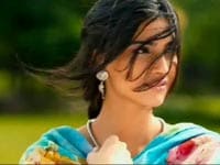 Stunning Sonam in Rehna Tu