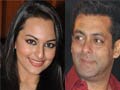 Sonakshi, Sallu and family promote Dabangg
