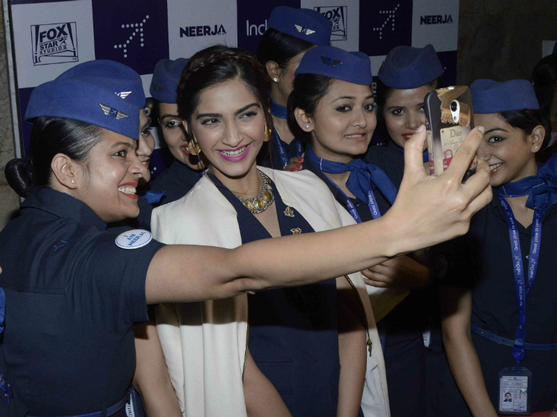 Sonam Kapoor's <I>Neerja</i> Moment With the Girls in Blue