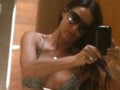 Demi Moore posts bikini pics on Twitter