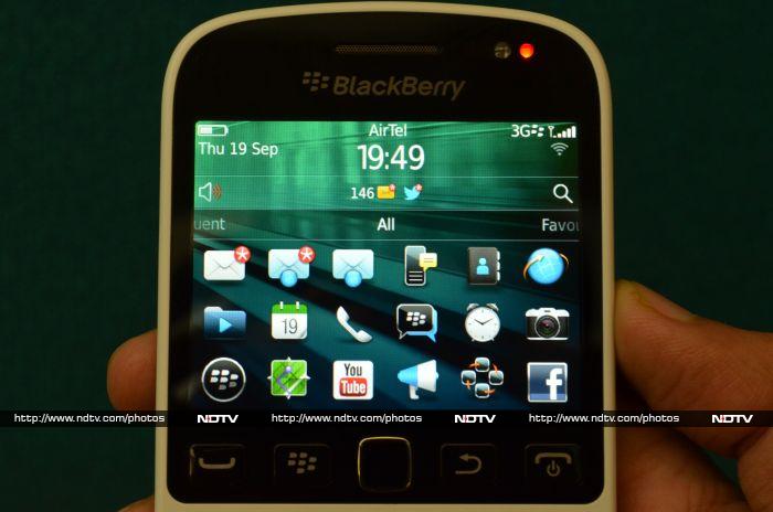 BlackBerry 9720 (pictures) | NDTV Gadgets36