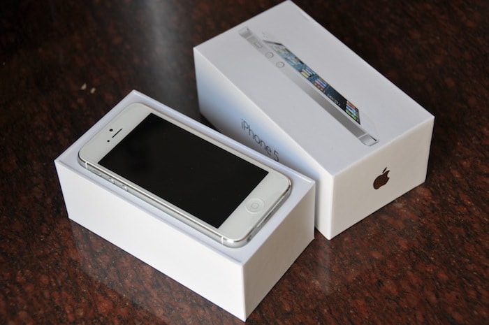 iPhone 5 unboxing (pictures) | NDTV Gadgets360.com