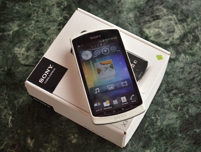 http://drop.ndtv.com/albums/GADGETS/sony-xperia-neo-l//xperia-neol-box.jpg