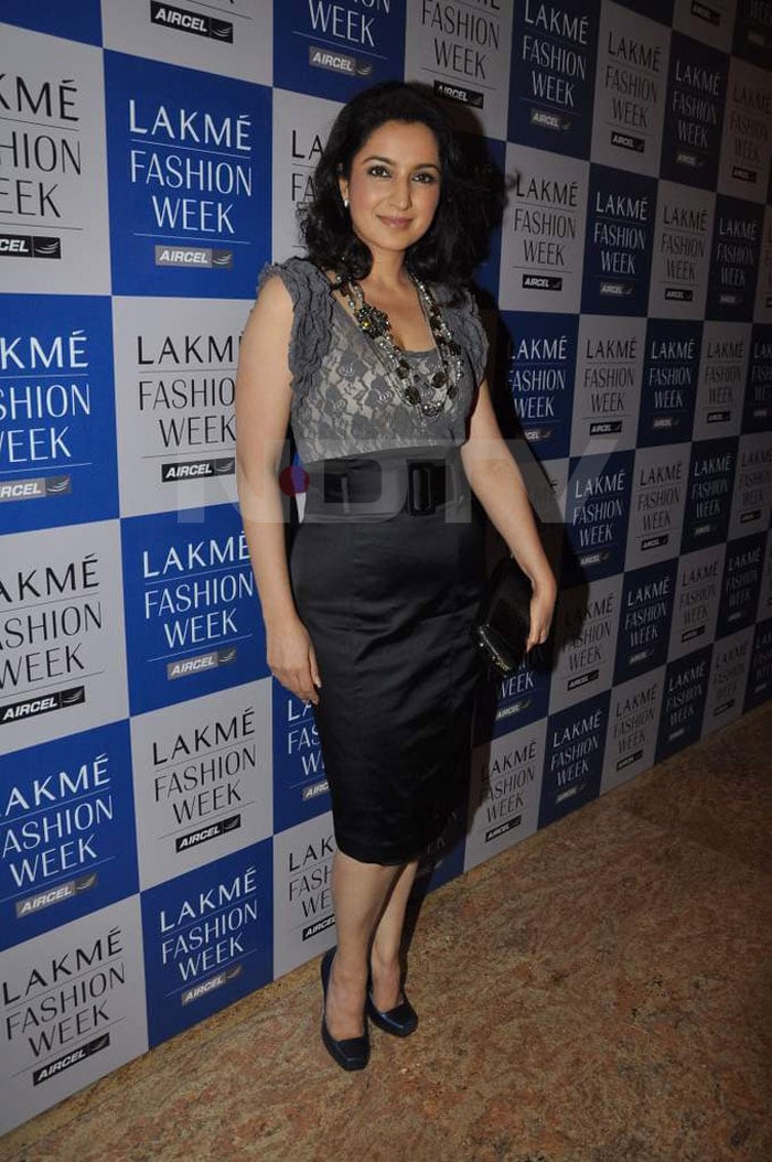 Mallika sizzles at Lakme Fashion Week