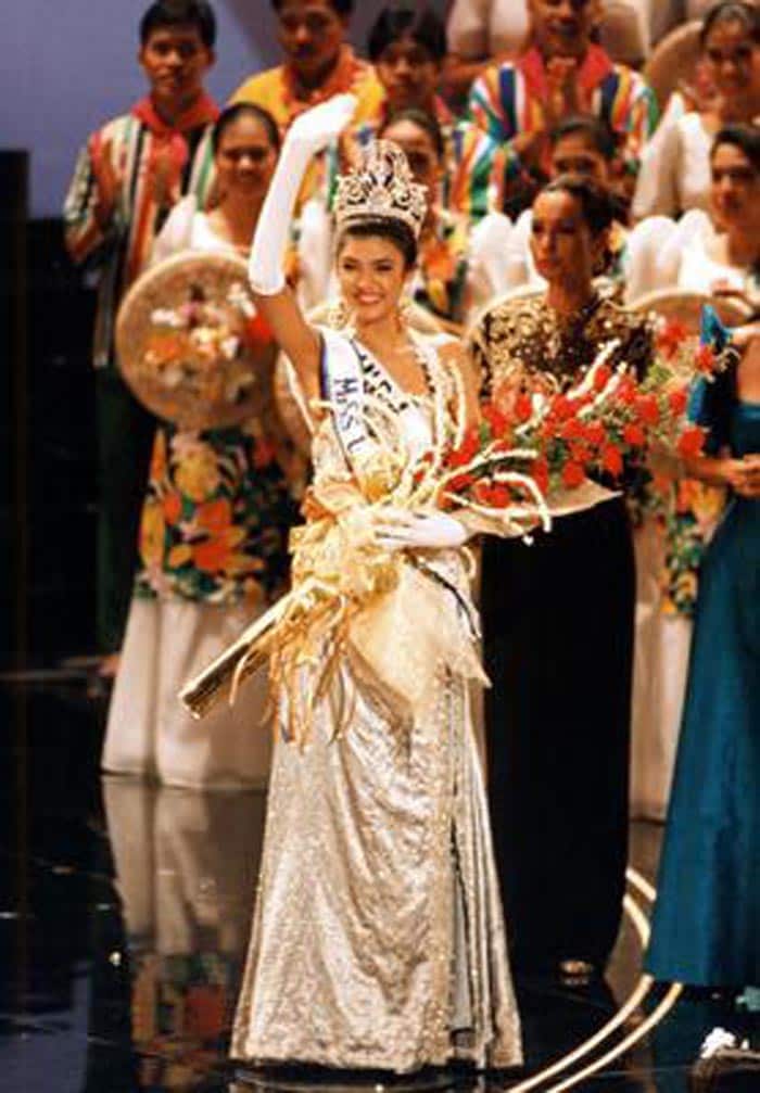 3 Sushmitas Crowning Glory bollywood gallery 
