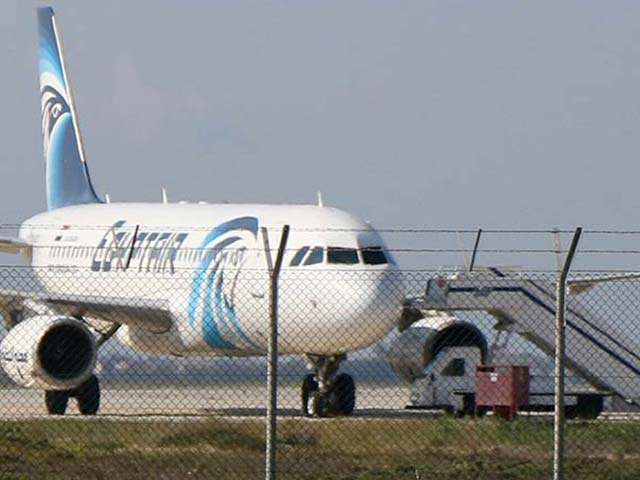 EgyptAir Hijacker Arrested, Passengers Safe: 5 Pics