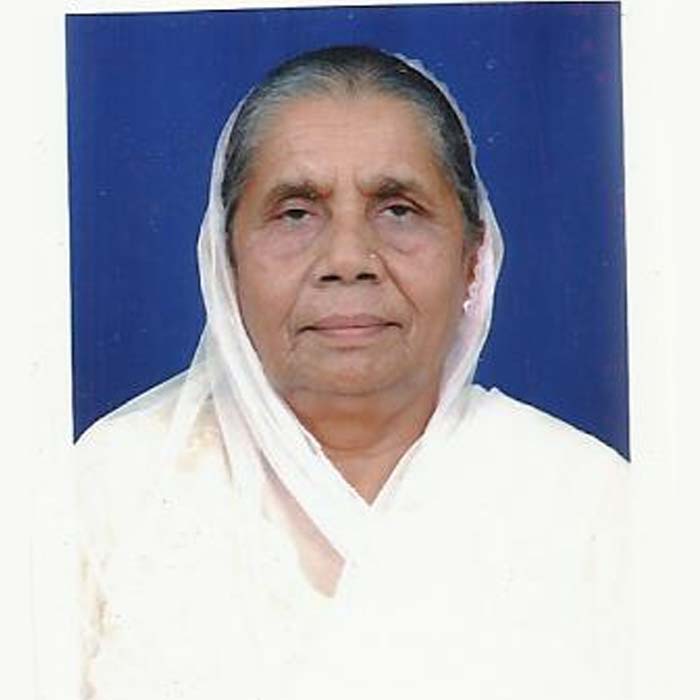 Bhagwati Devi from Khanpur in New Delhi missing from Kedarnath. Contact: sunilyadav40@hotmail.com - bhagwatidevi