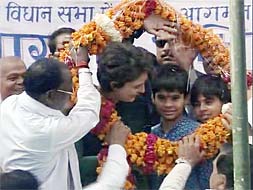 priyanka_gandhi_kids_garlanded_gallery_thumb_253x190.jpg