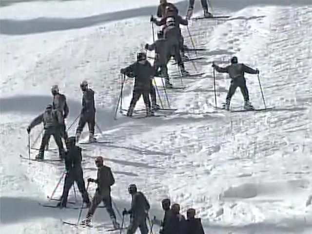 Army Soldiers Training For High Altitude Rescue in Gulmarg: 5 Pics