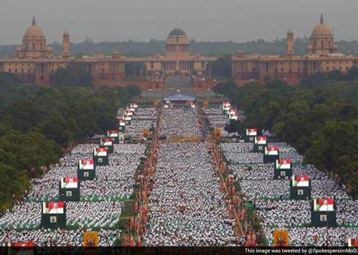 At Dawn, India Stretches Together: 10 Best Pics of Yoga Day