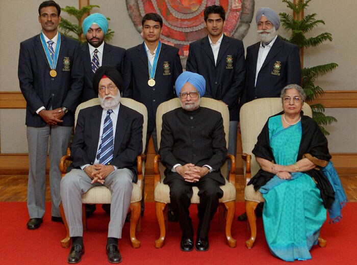 PM meets Asian gold winners 2 PM meets Asian gold winners image gallery