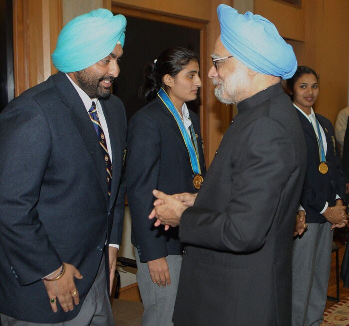PM meets Asian gold winners 5 PM meets Asian gold winners image gallery