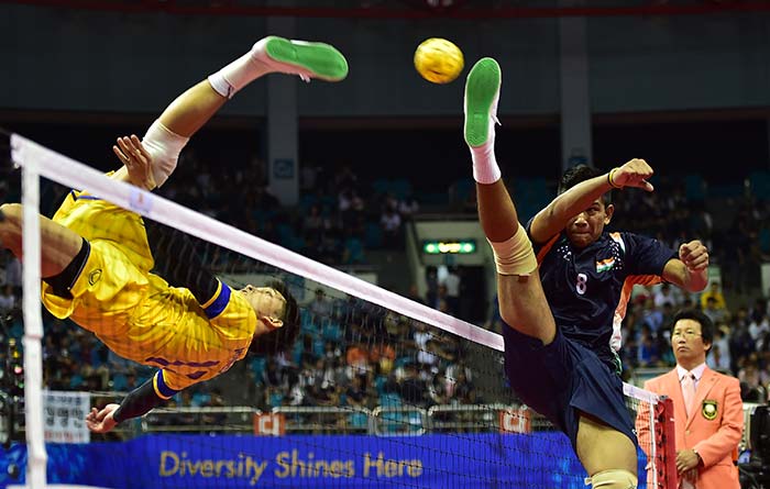 Asian Games 2014 in South Korea has seen thrilling sports action. <BR><BR>Here's bringing you some moments from Incheon that will surely leave you breathless. (All images courtesy AFP)