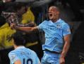 Manchester City silence United in derby