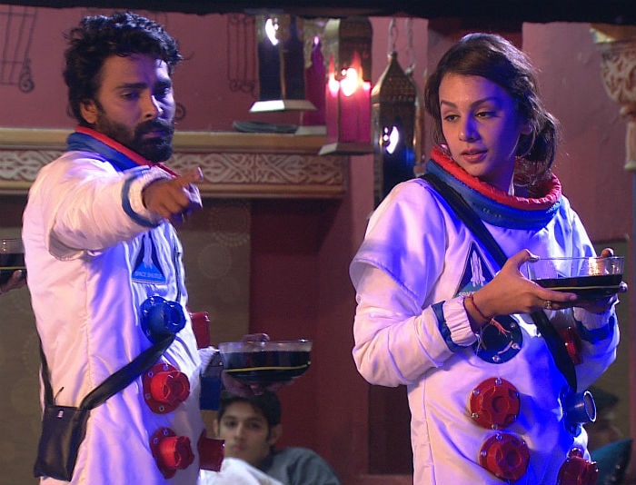 'बिग बॉस' के घर में शुरू हुई फिनाले की रेस, एस्ट्रोनॉट बने घरवाले 'बिग बॉस' के घर में शुरू हुई फिनाले की रेस, एस्ट्रोनॉट बने घरवाले