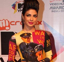 The Pak actress who wants to compete with Priyanka Chopra