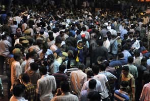 हैदराबाद में सीरियल धमाके, 14 के मारे जाने की खबर, करीब 80 घायल