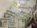 डॉलर की तुलना में रुपया फिर 58 से नीचे गिरा