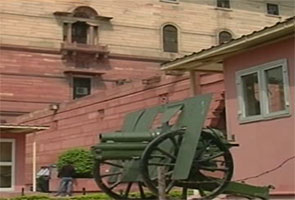 सेना कूच मामला : रक्षा सचिव की पेशी, संतुष्ट नहीं संसदीय समिति