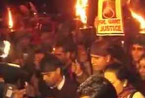 दिल्ली गैंगरेप पीड़ित की मौत के बाद देशभर में शोक, प्रदर्शन जारी