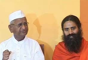भ्रष्टाचार के खिलाफ केंद्र सरकार की मंशा साफ नहीं है : अन्ना, रामदेव