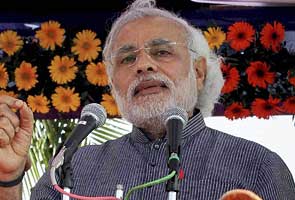 आडवाणी के रथ पर सवार होकर मोदी ने किया चुनाव प्रचार का आगाज