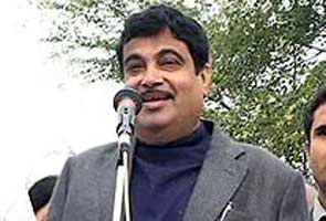 हम सत्ता में आए तो आयकर अधिकारियों को बचाने सोनिया नहीं आएंगी : गडकरी