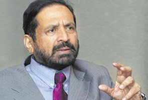 कलमाडी को मिली लंदन जाने की अनुमति, माकन ने की आपत्ति