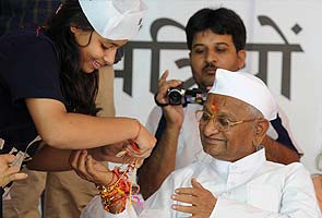 राजनीतिक विकल्प देने को टीम अन्ना तैयार, अनशन आज होगा खत्म